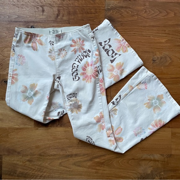 We The Free Penny Pull-On Printed Flare Jeans Floral Good Vibes Combo sz 28 - Picture 3 of 16